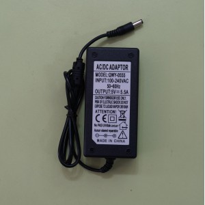 Блок питания LCD 5V 5.5A 5.5*2.5 в пластиковом корпусе Блок питания LCD 5V 5.5A 5.5*2.5 в пластиковом корпусе